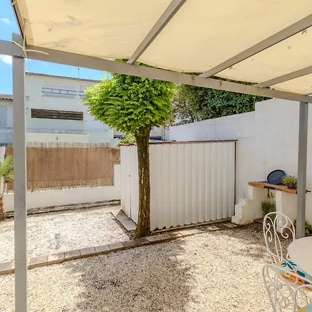 Petite Maison Avec Jardin Руайян