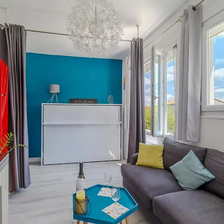 Апартаменты Petite Maison Avec Jardin Руайян