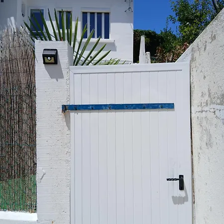 Petite Maison Avec Jardin *