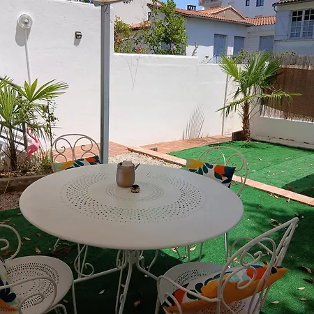 Petite Maison Avec Jardin Апартаменты *